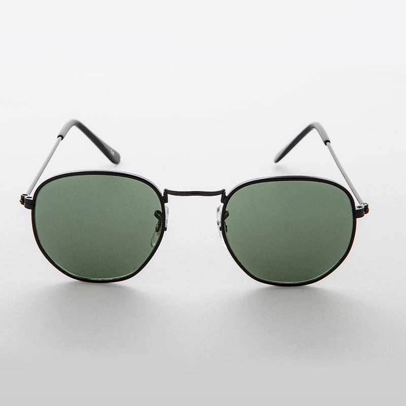 round black sunglasses