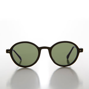 round black sunglasses
