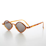 Load image into Gallery viewer, Diamond Shape Vintage Sunglasses

