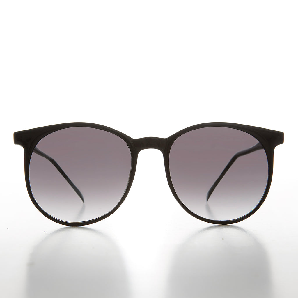 black round sunglasses