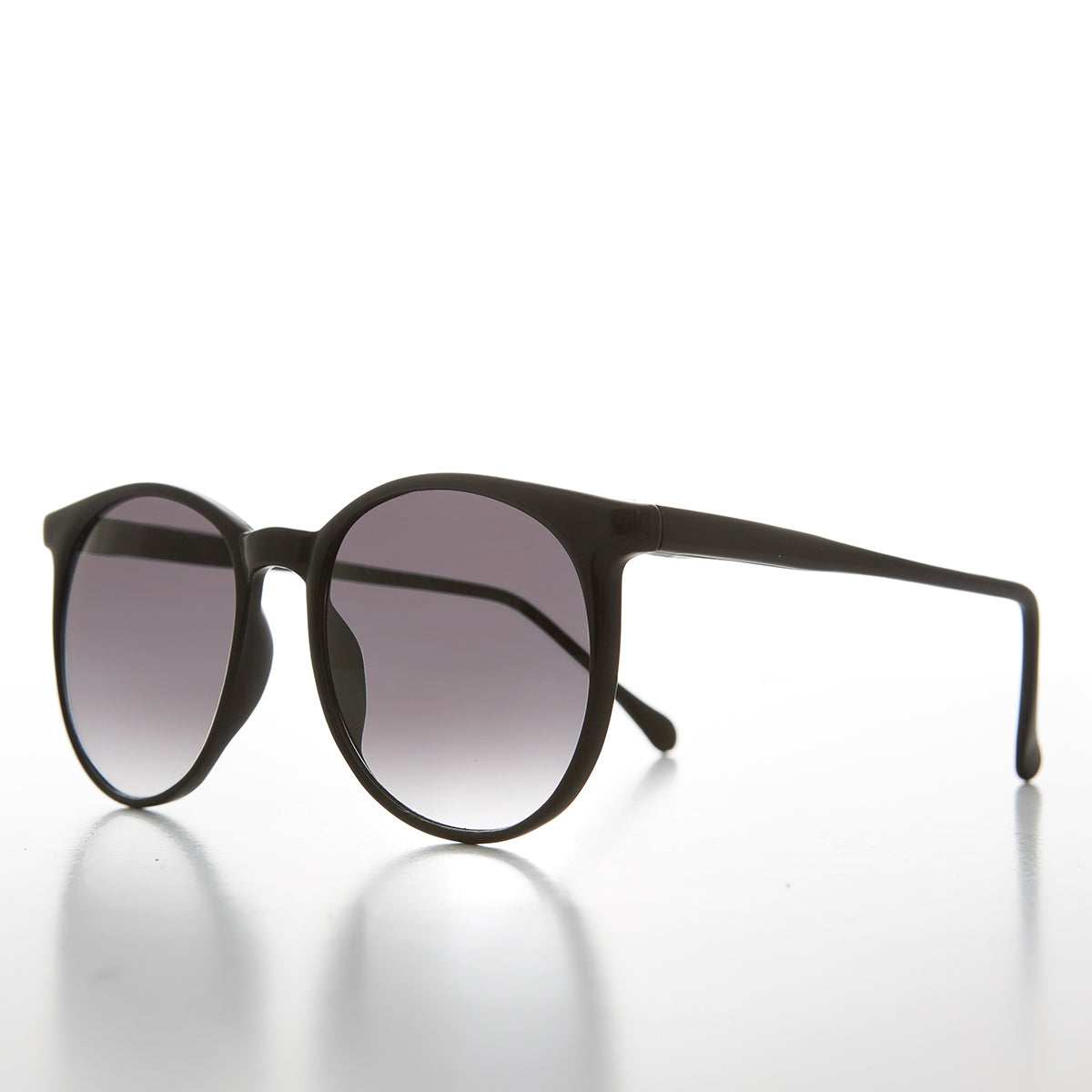 black round sunglasses