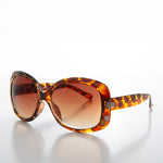 Load image into Gallery viewer, Boho Chic Sunglass with Flower Accent
