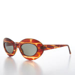 Load image into Gallery viewer, Chunky Retro 60s Cat Eye Vintage Sunglass
