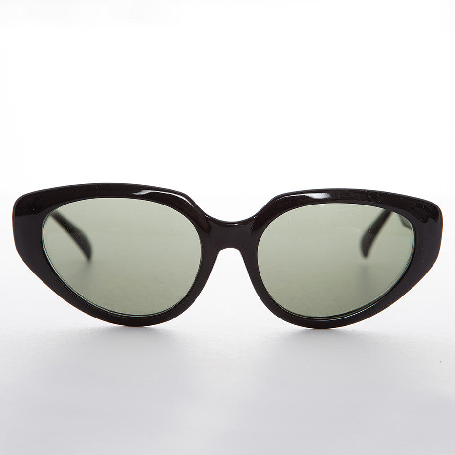 black vintage oversized cat eye sunglass