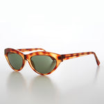 Load image into Gallery viewer, Classic Women&#39;s Cat Eye Retro Sunglass
