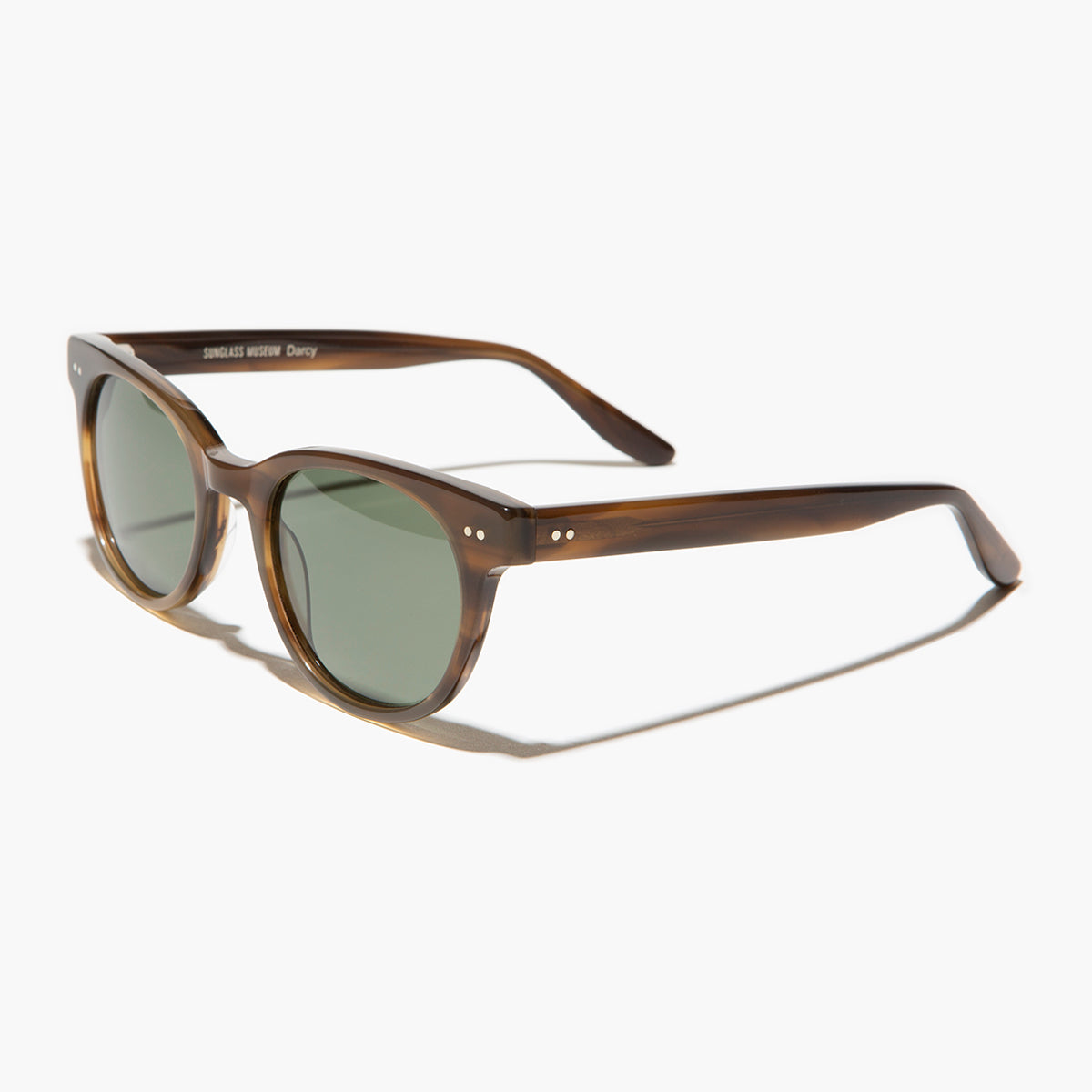 rounded square retro sunglass with polarized lenses