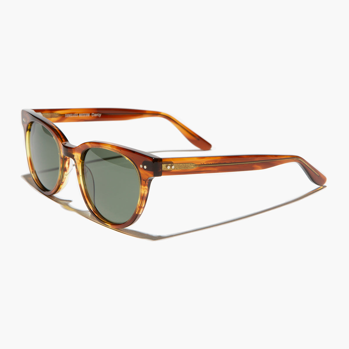 rounded square retro sunglass with polarized lenses