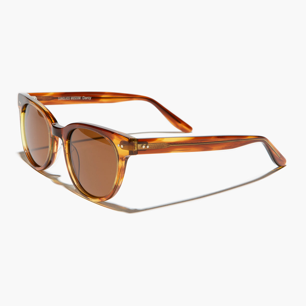 rounded square retro sunglass with polarized lenses