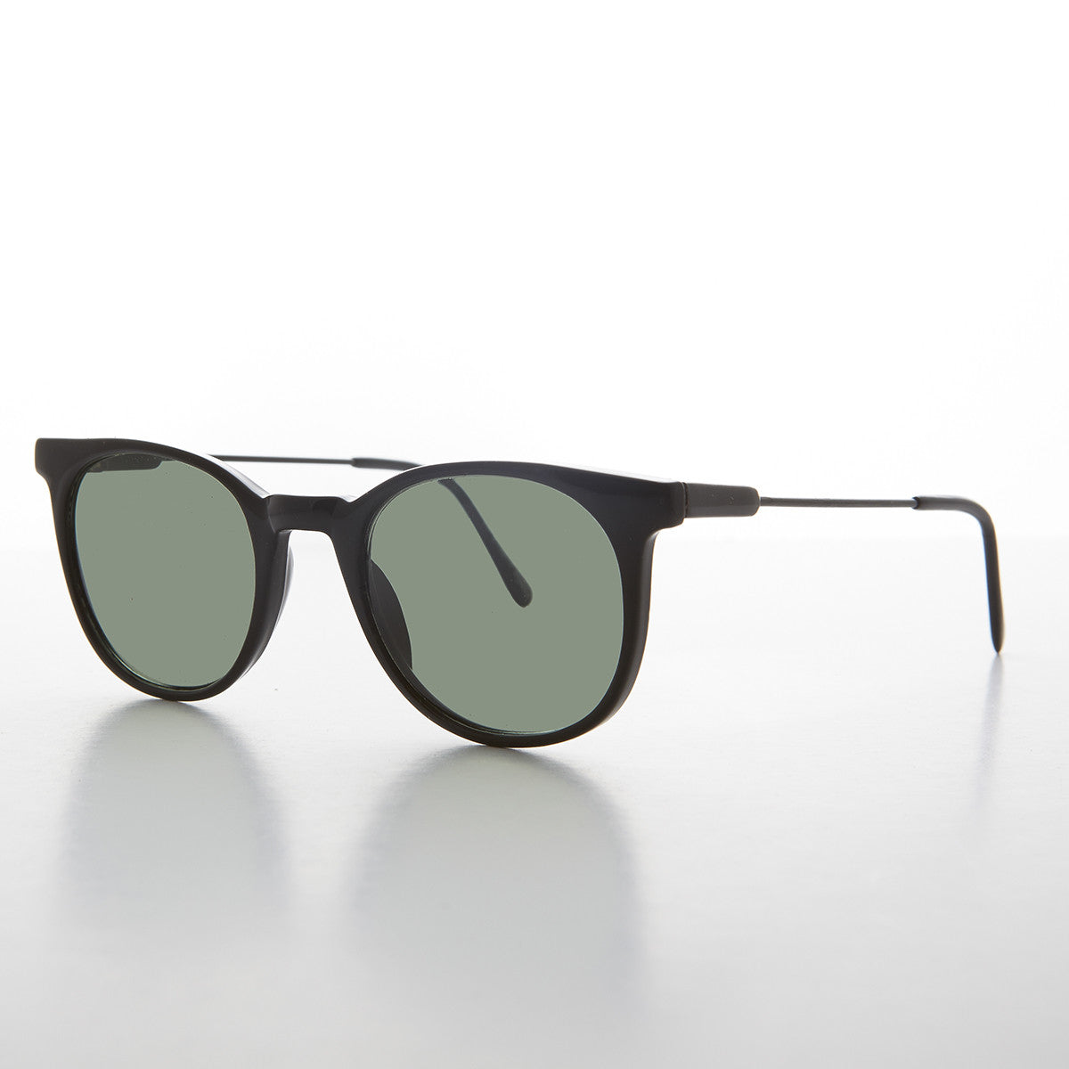 round horn rim vintage sunglass with glass lens