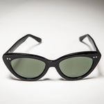 Load image into Gallery viewer, Classic Women's Cat Eye Sunglass with Studs
