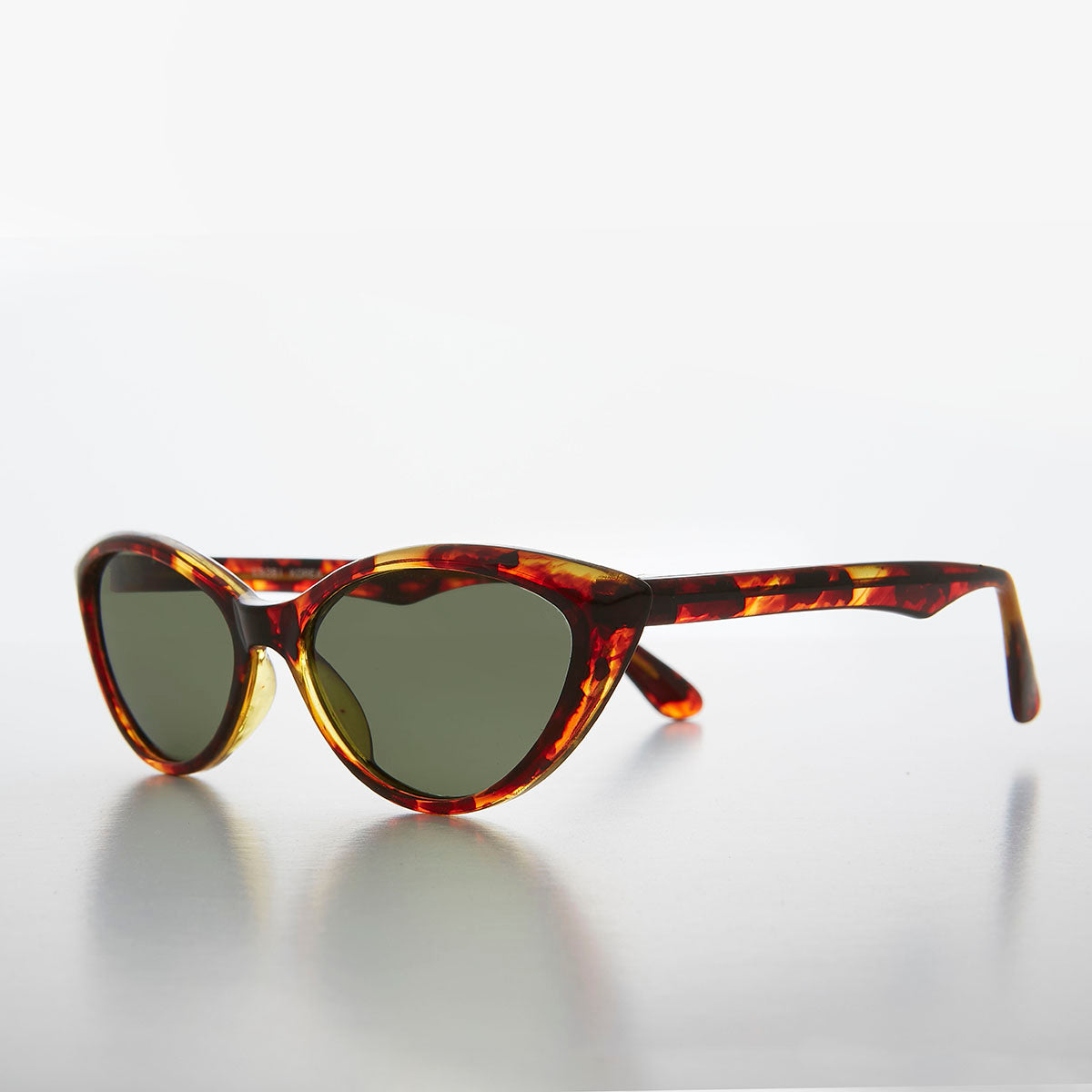 Pointy Tip Cat Eye Sunglass 1950s Retro Style 