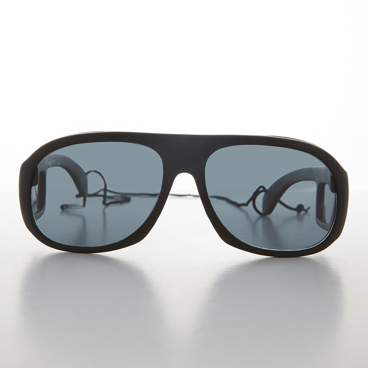 https://www.sunglassmuseum.com/cdn/shop/products/MOBY_04.jpg?v=1469767442