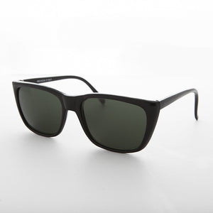 classic rectangle black frame vintage sunglass with glass lens