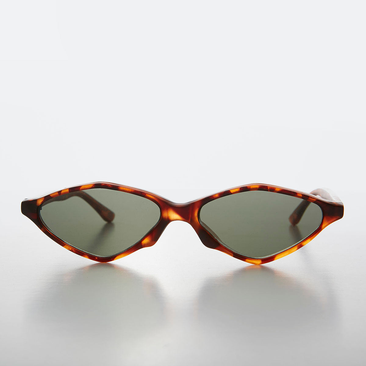 Pointy Diamond Futuristic Cat Eye Sunglass