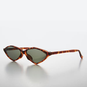 Pointy Diamond Futuristic Cat Eye Sunglass