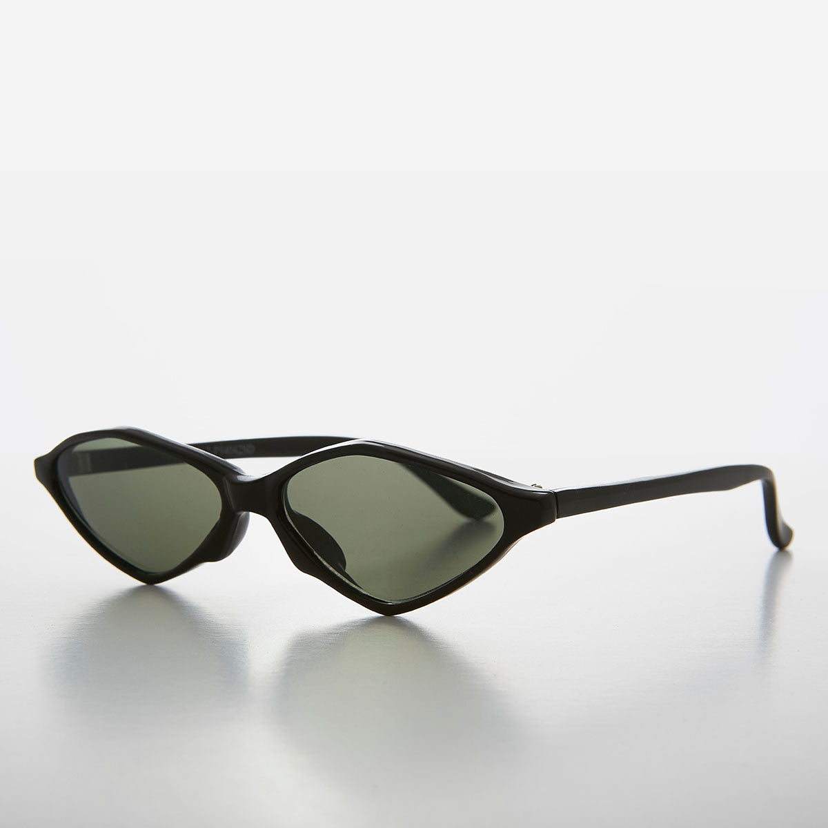 Pointy Diamond Futuristic Cat Eye Sunglass