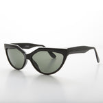 Load image into Gallery viewer, Geometric Black Cat Eye Vintage Sunglass

