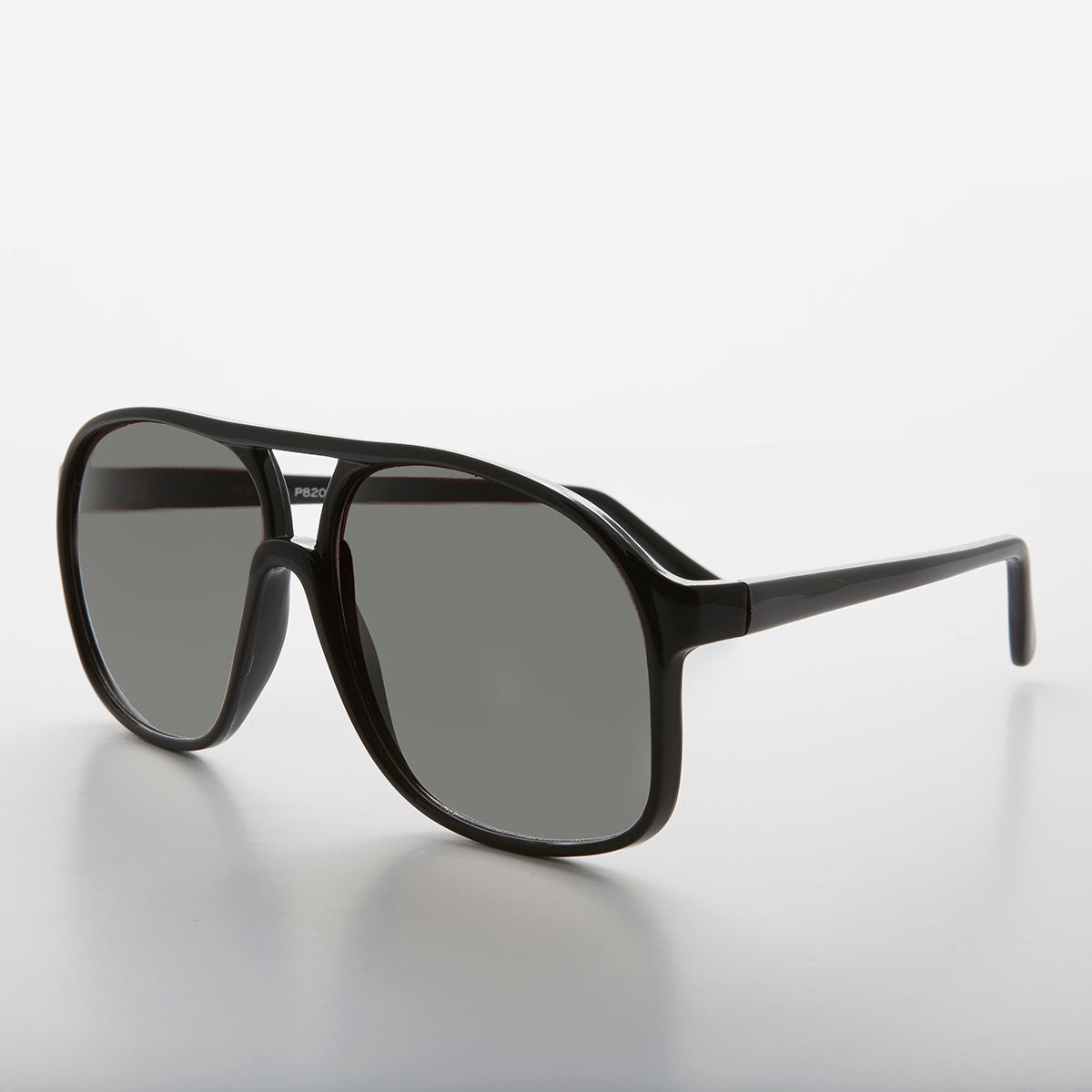 oversized pilot sunglasses with polarized lenses