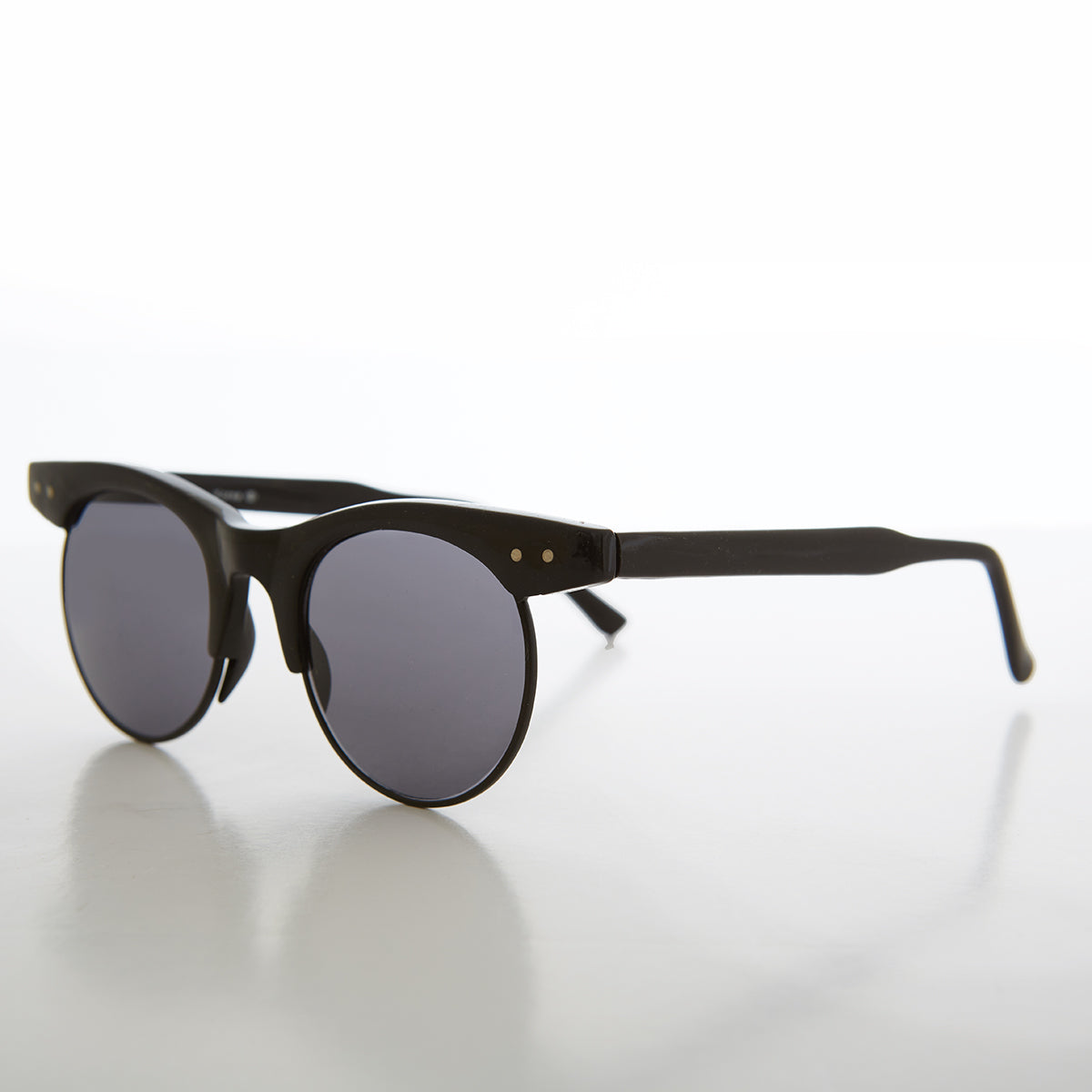 Round Extended Horn Rim Vintage Sunglass